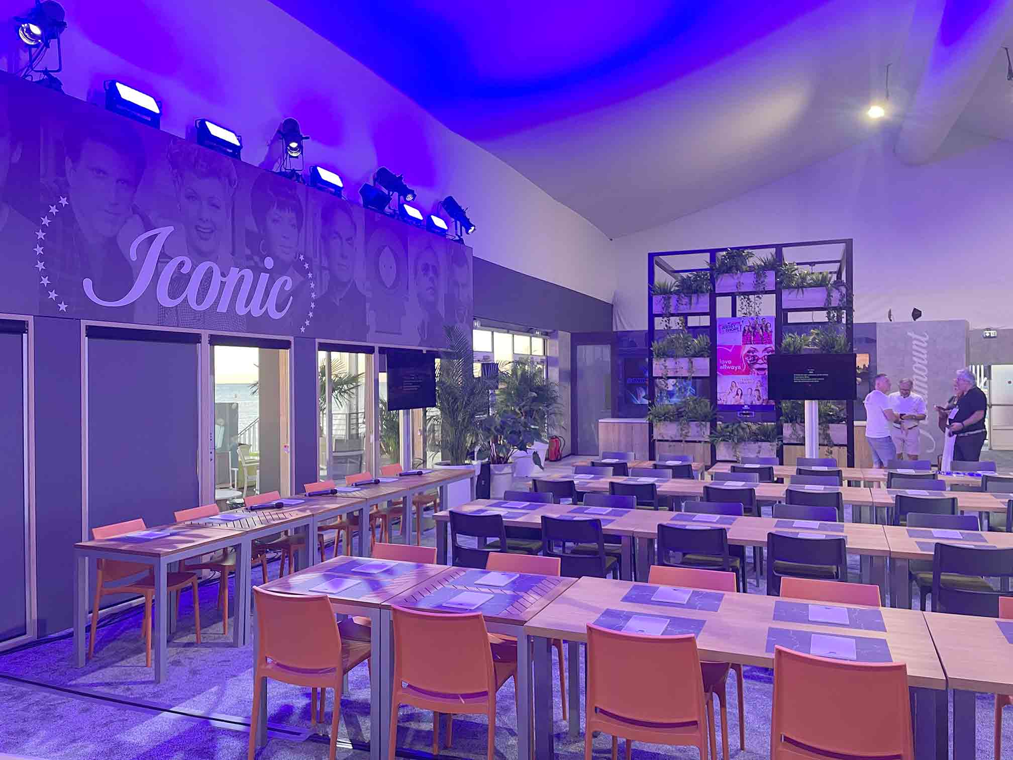 Paramount exhibition dining hall with branded “Iconic” wall graphics and large-format interior print by Beautiful LFP.